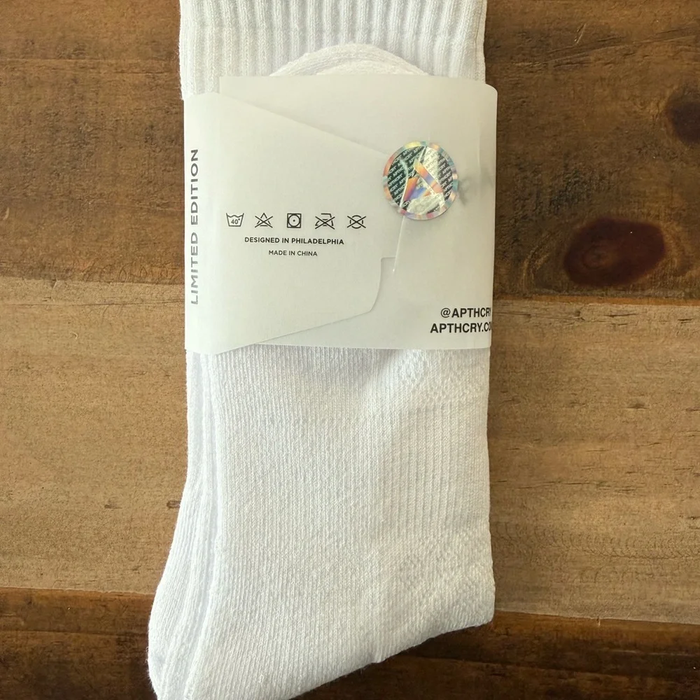 APTHCRY White Crew Socks with Embroidered Red Banana